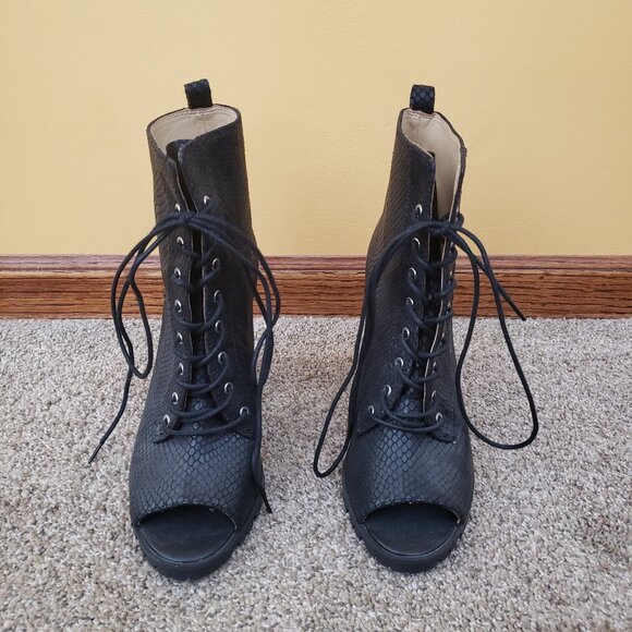 NWOT Katy Perry Ankle Boot - Picture 1 of 6